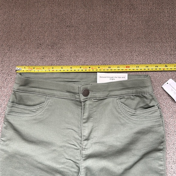 •CHRISTOPHER & BANKS• NWT Women’s High Rise Relaxed Fit Ankle Pant - Picture 3 of 10